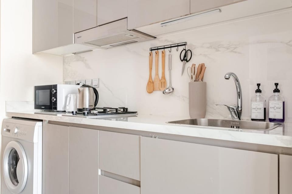 Cosy studio Free Parking Free unlimited drinkable water Near Downtown Apartment in Dubai