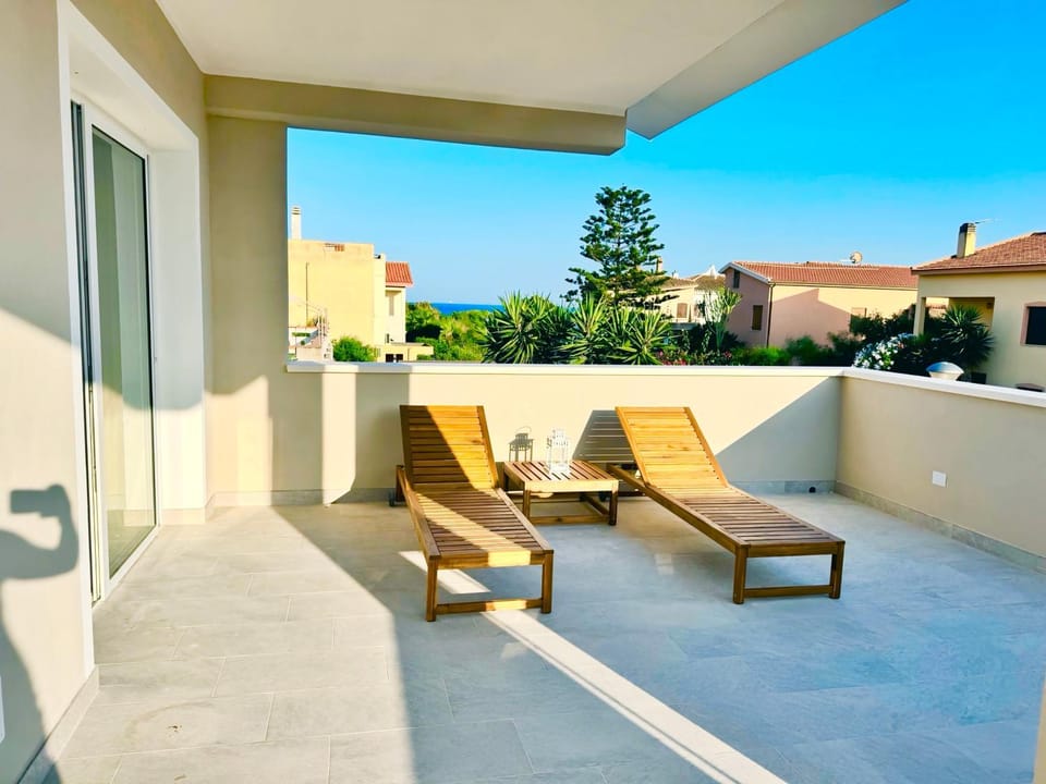 View (from property/room), Balcony/Terrace, sunbed