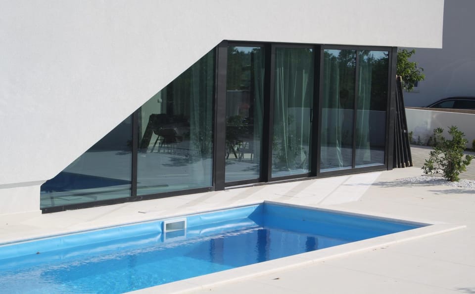 Property building, Swimming pool