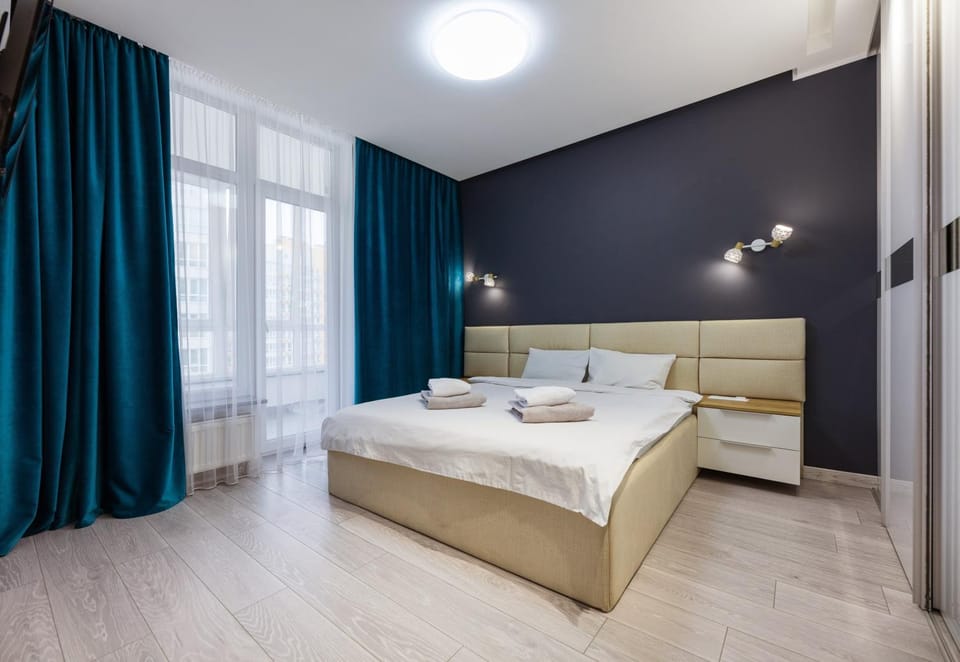 Bed, Photo of the whole room, Bedroom, towels