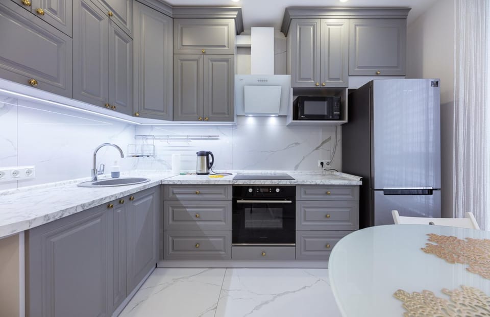 Coffee/tea facilities, Kitchen or kitchenette, oven, stove