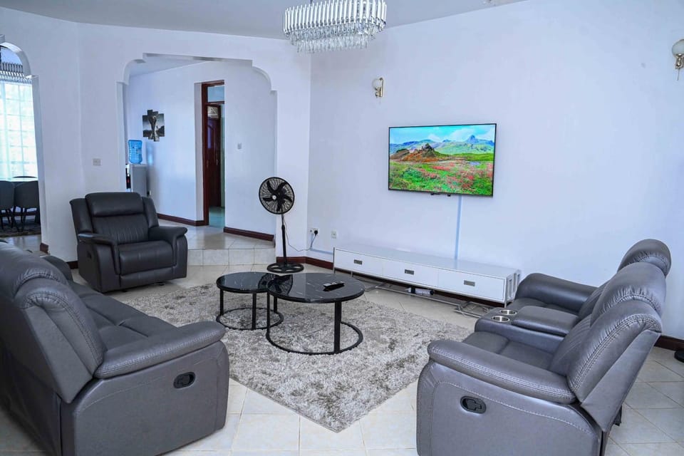 Sofitel Executive 4 bedrooms all ensuite own compound Apartment in Uganda