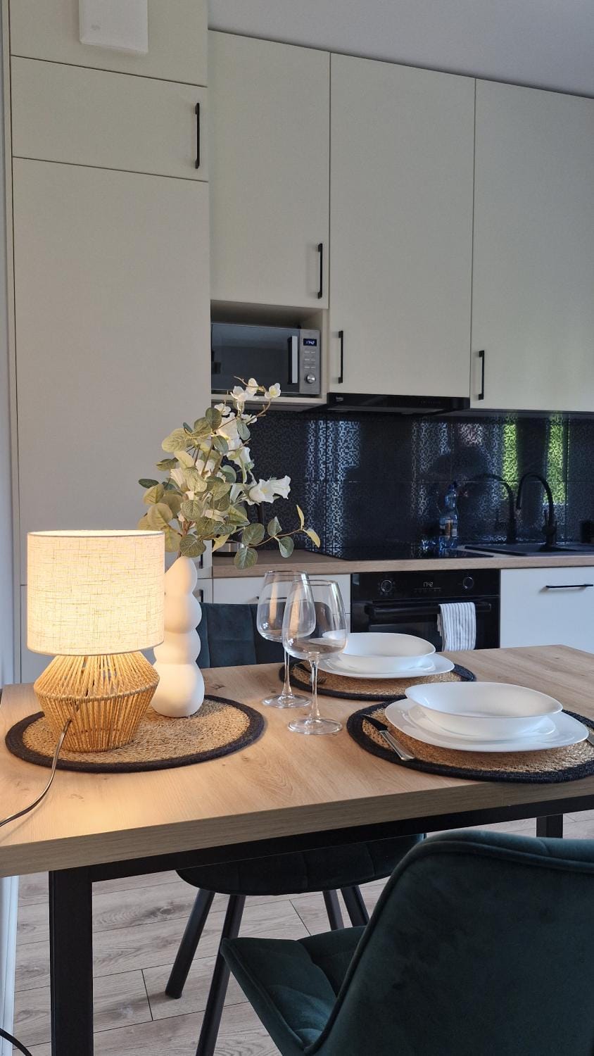 Kitchen or kitchenette, microwave, oven, stove
