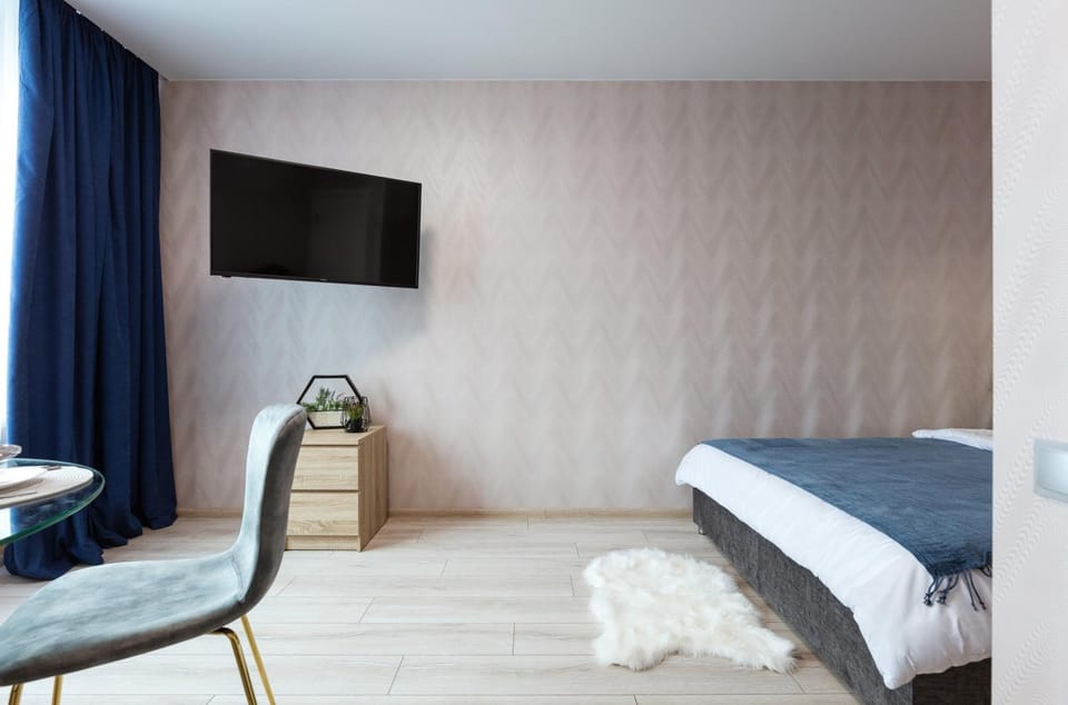 Bed, TV and multimedia, Photo of the whole room, Bedroom
