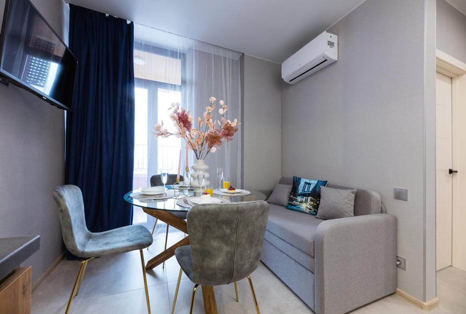 TV and multimedia, Seating area, Dining area, air conditioner
