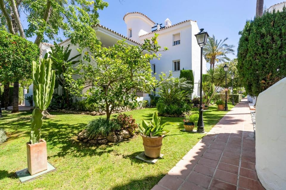 Property building, Day, Garden