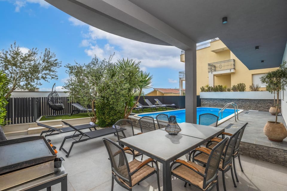 Balcony/Terrace, Seating area, Swimming pool