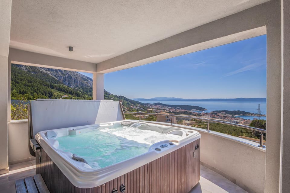 Hot Tub, View (from property/room), City view, Sea view