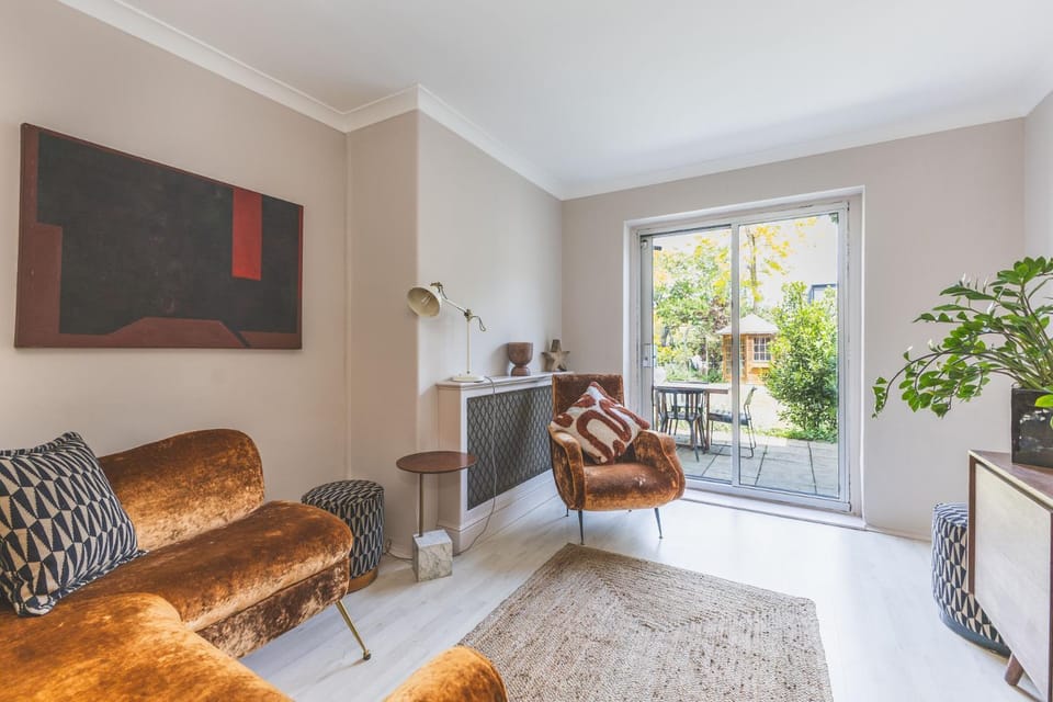 Spacious 3BR Home Huge Garden Free Parking House in Kingston upon Thames