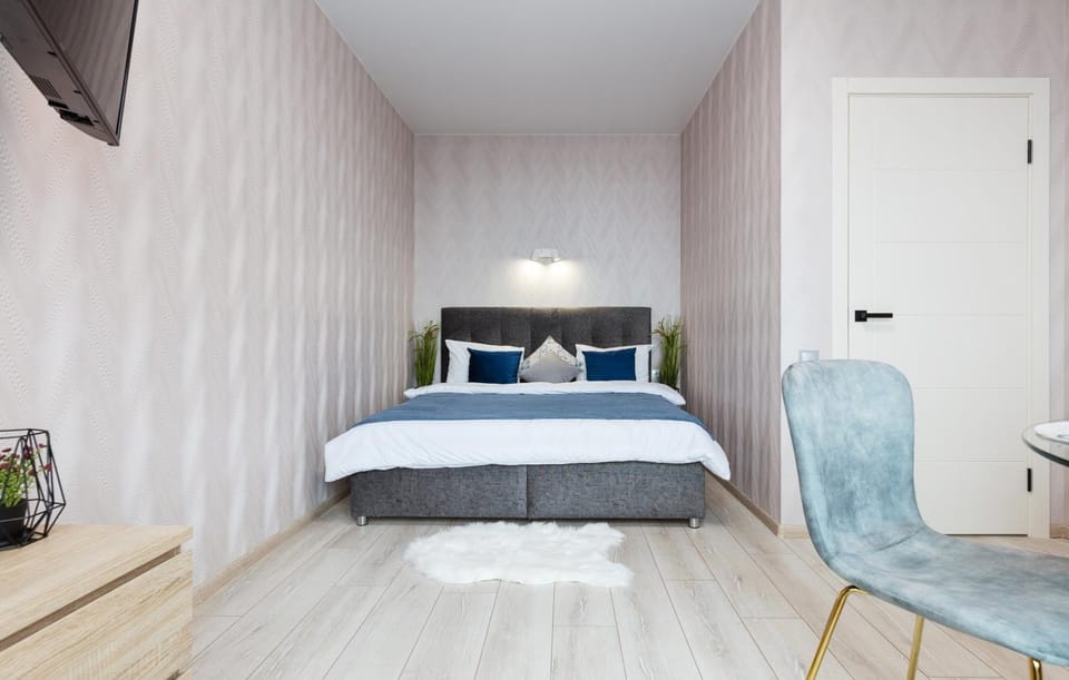 Bed, TV and multimedia, Photo of the whole room, Seating area, Bedroom