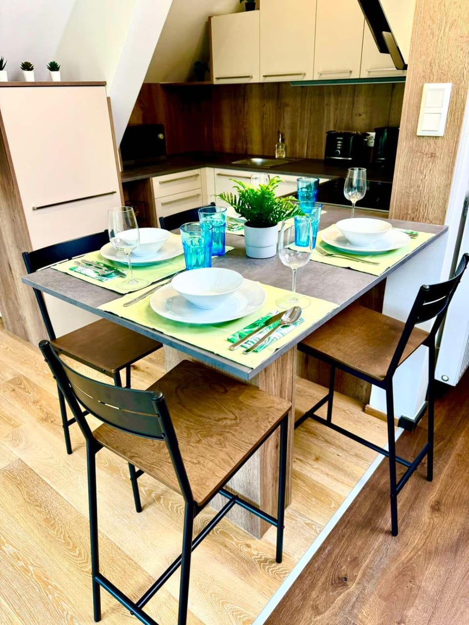 Kitchen or kitchenette, Seating area, Dining area