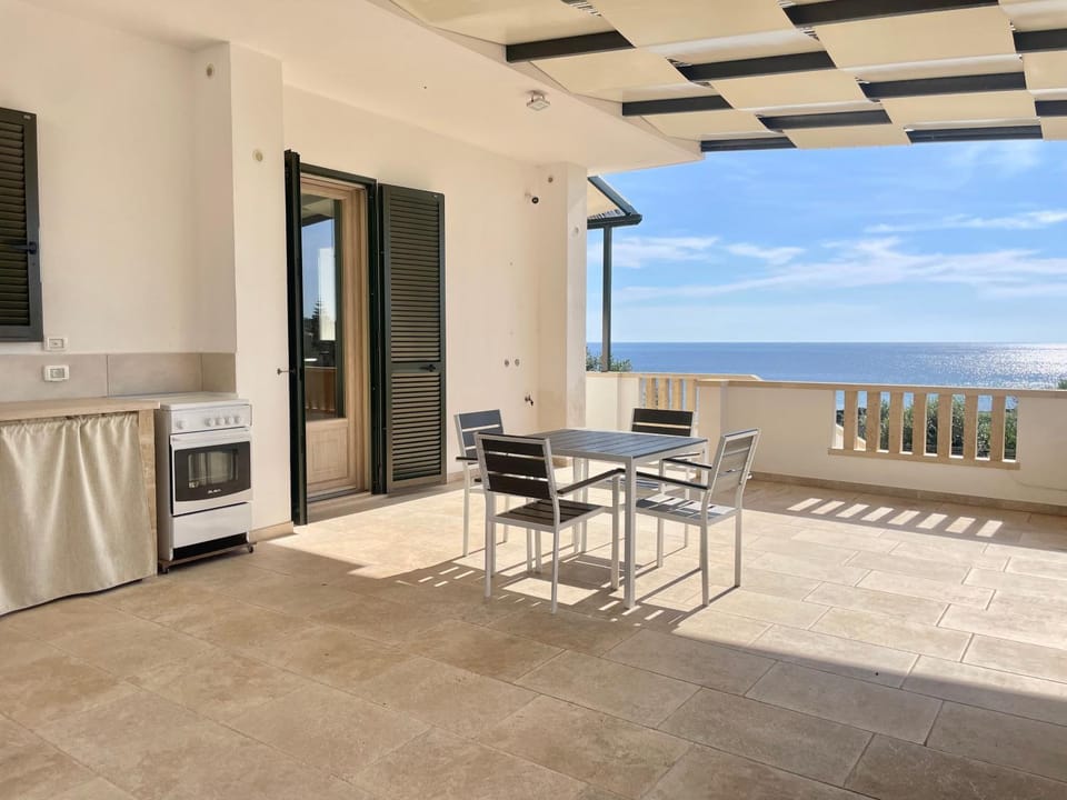 Patio, Day, Natural landscape, View (from property/room), Balcony/Terrace, Kitchen or kitchenette, Living room, Seating area, Dining area, Sea view, oven, pet friendly