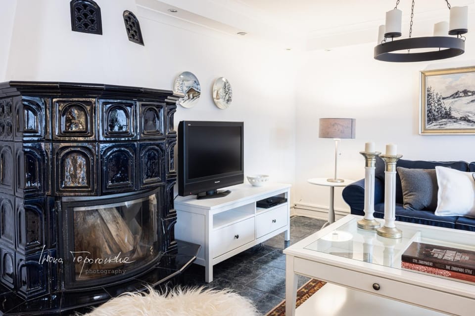 Communal lounge/ TV room, TV and multimedia, Living room, Seating area, Evening entertainment