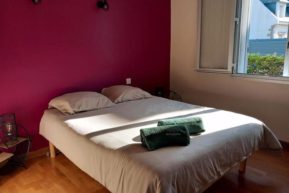 Bed, Other, Bedroom, towels