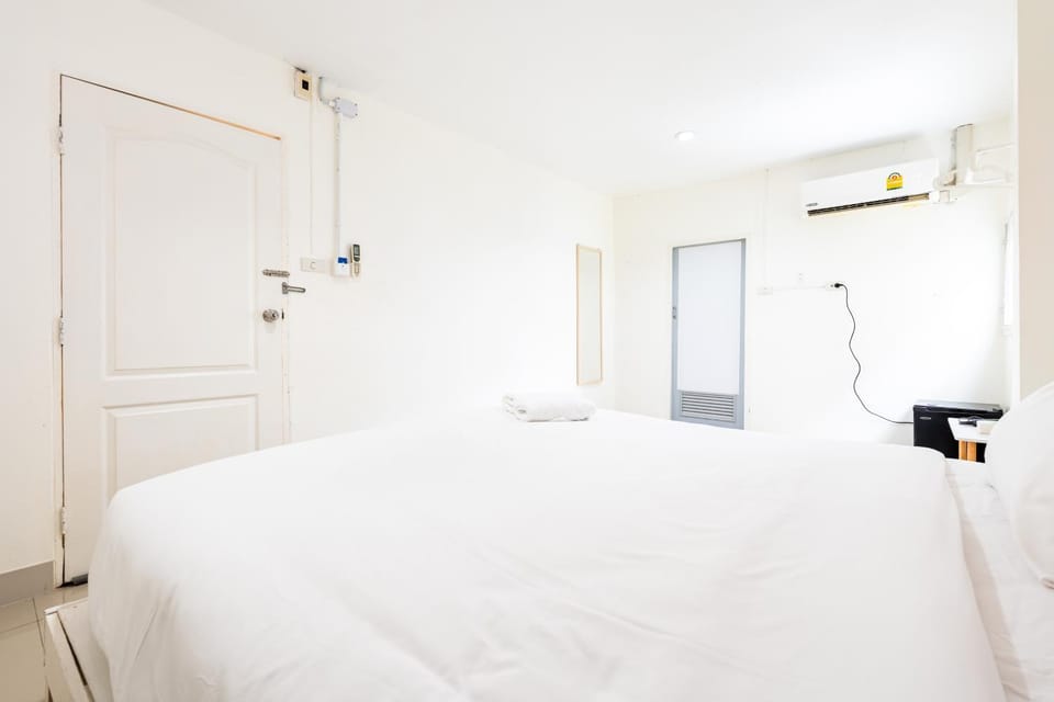 Bed, Photo of the whole room, Bedroom, air conditioner