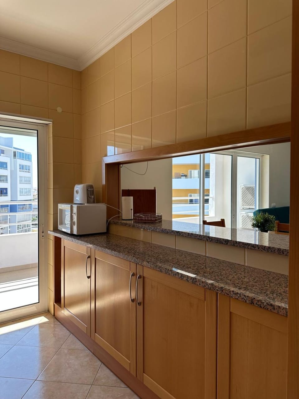 Coffee/tea facilities, Kitchen or kitchenette, dishwasher, oven, stove, toaster