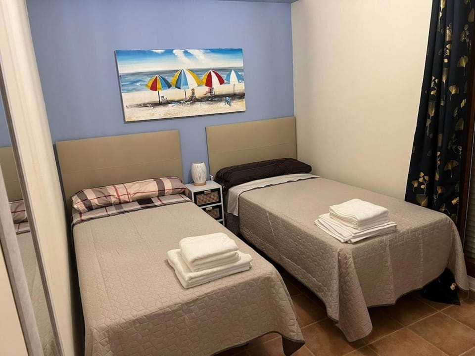 Bed, Photo of the whole room, Bedroom, towels