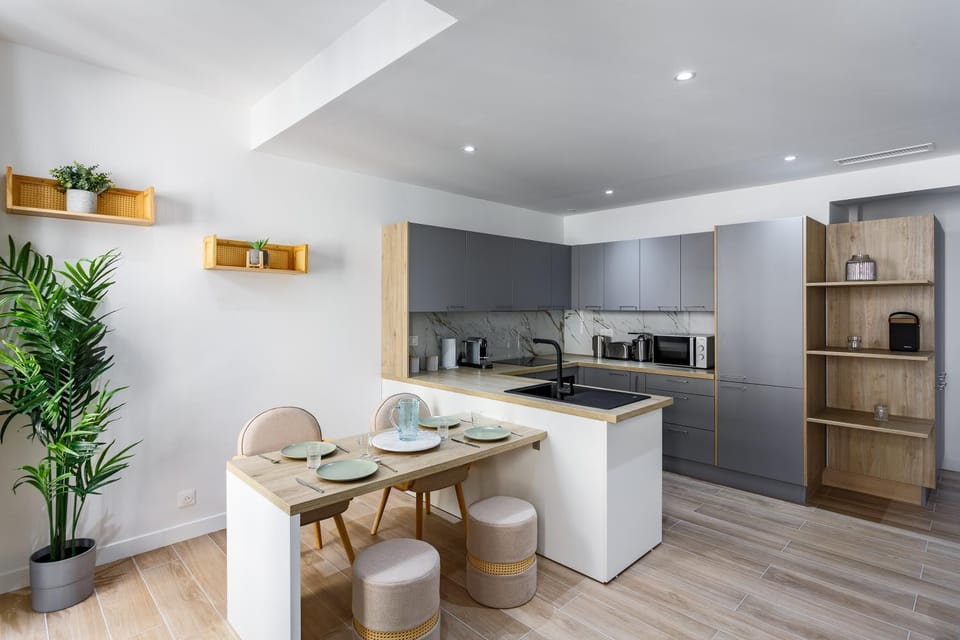 Kitchen or kitchenette