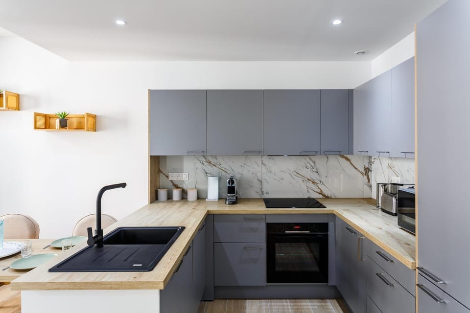 Kitchen or kitchenette