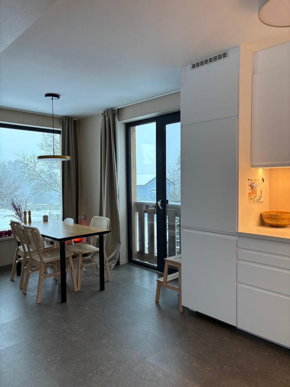 Kitchen or kitchenette, Dining area