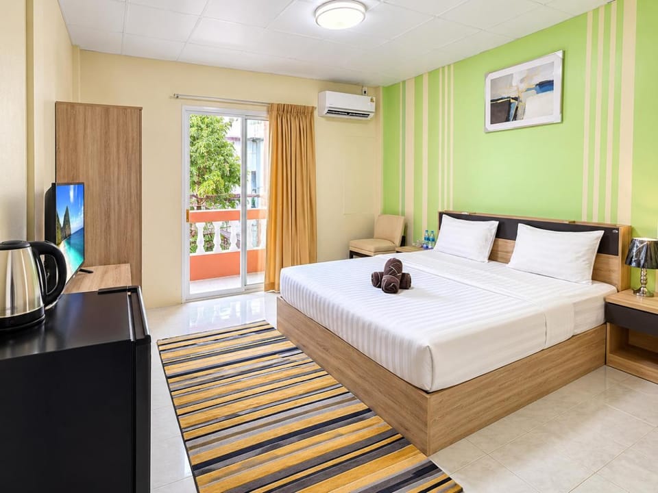 Bed, TV and multimedia, Photo of the whole room, Bedroom, air conditioner