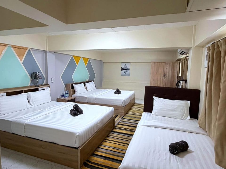 Bed, Photo of the whole room, towels