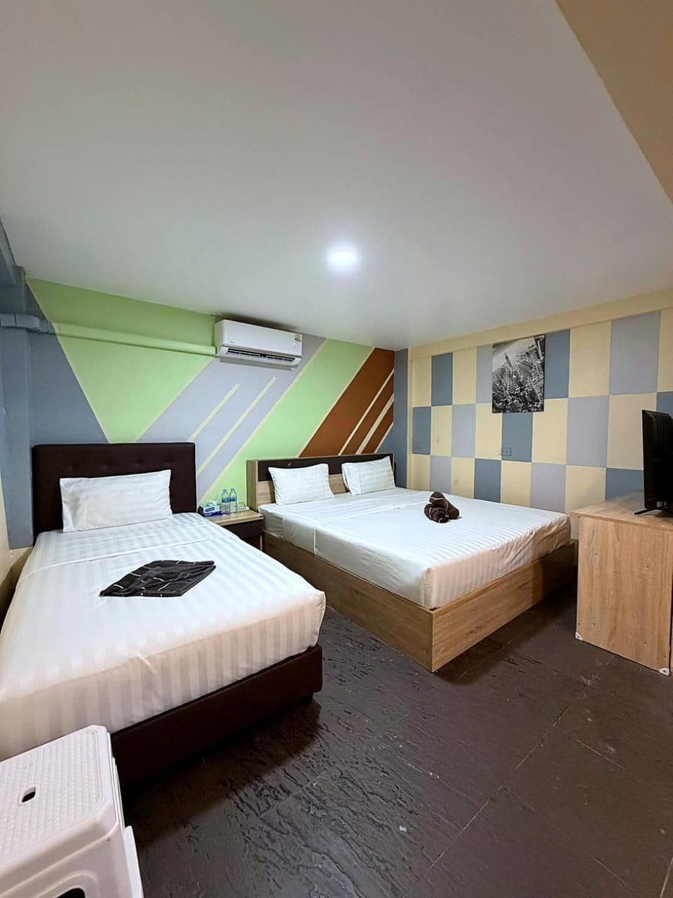 Bed, Photo of the whole room, Bedroom, air conditioner