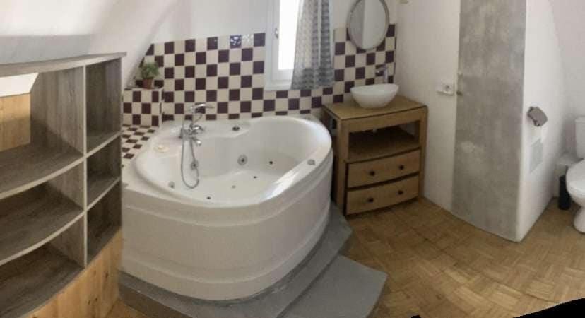 Appt 80 m2 vue port avec baignoire balnéo Apartment in Gruissan