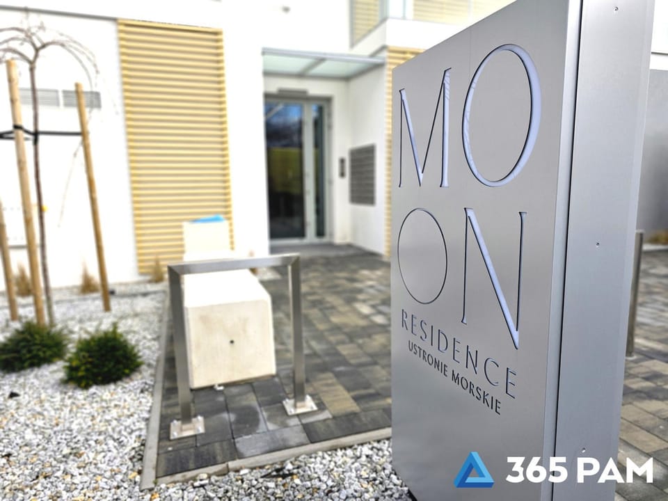 Day, Property logo or sign