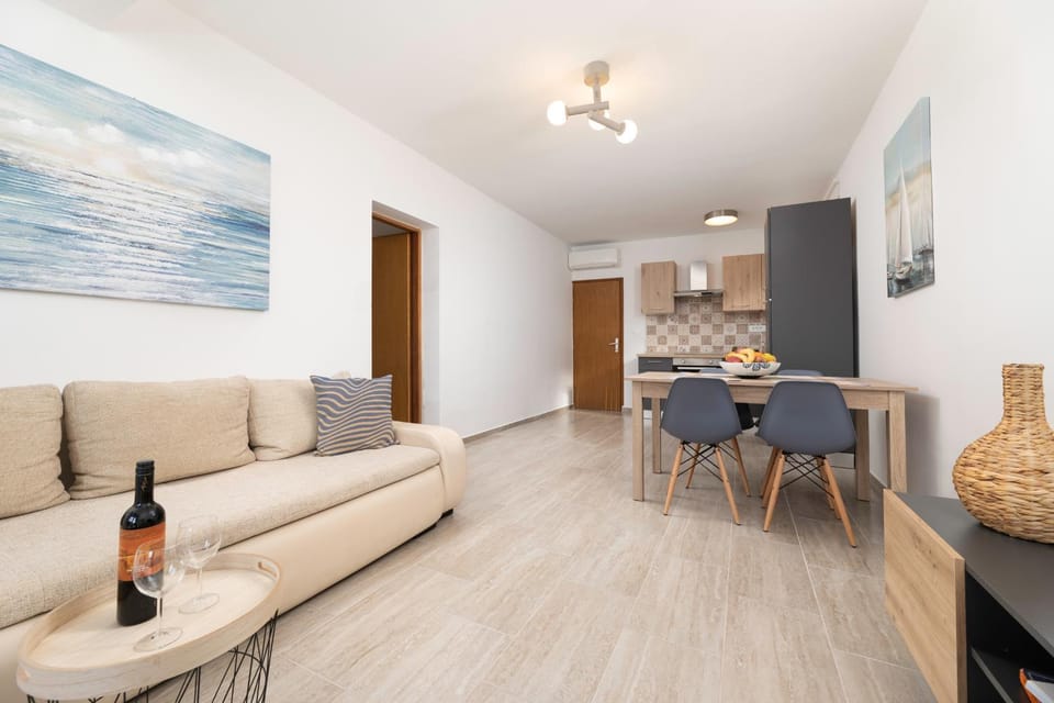 Kitchen or kitchenette, Living room, Seating area