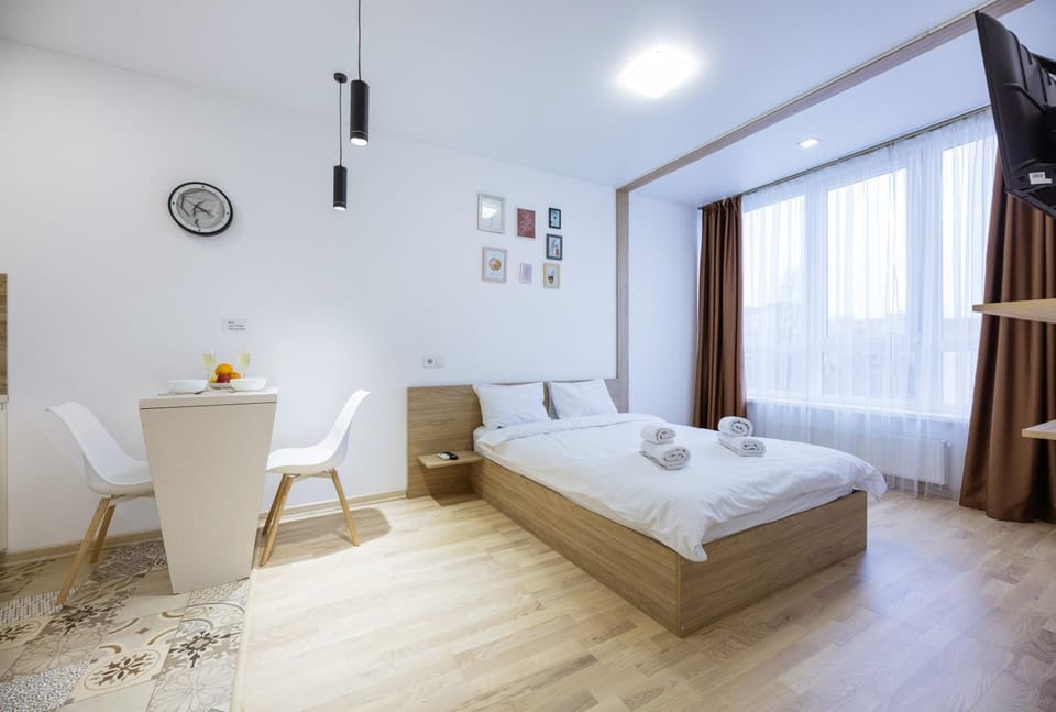 Bed, Photo of the whole room, towels