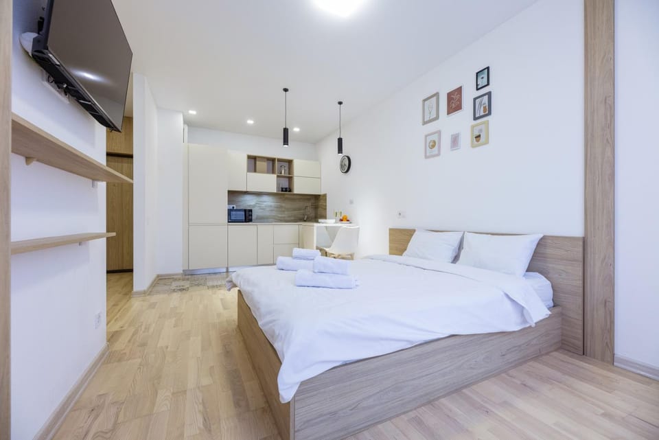 Bed, TV and multimedia, Kitchen or kitchenette, Photo of the whole room, Seating area, towels
