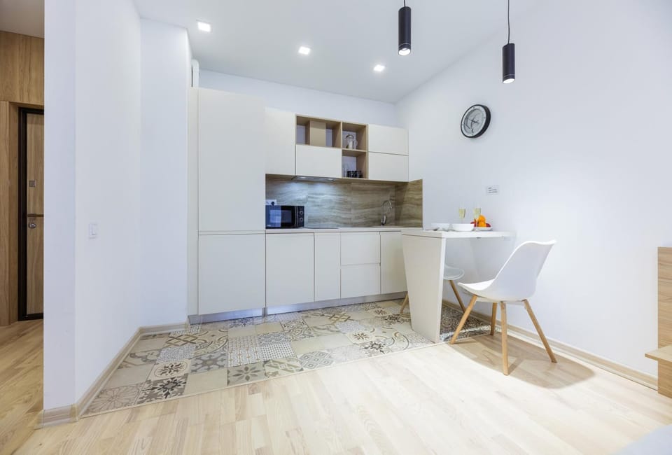 Kitchen or kitchenette, Dining area, stove