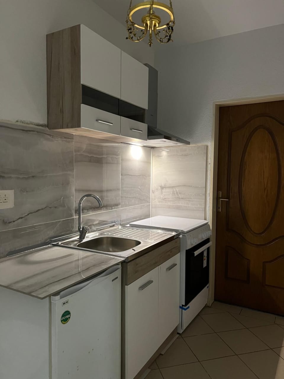 Kitchen or kitchenette, dishwasher, minibar