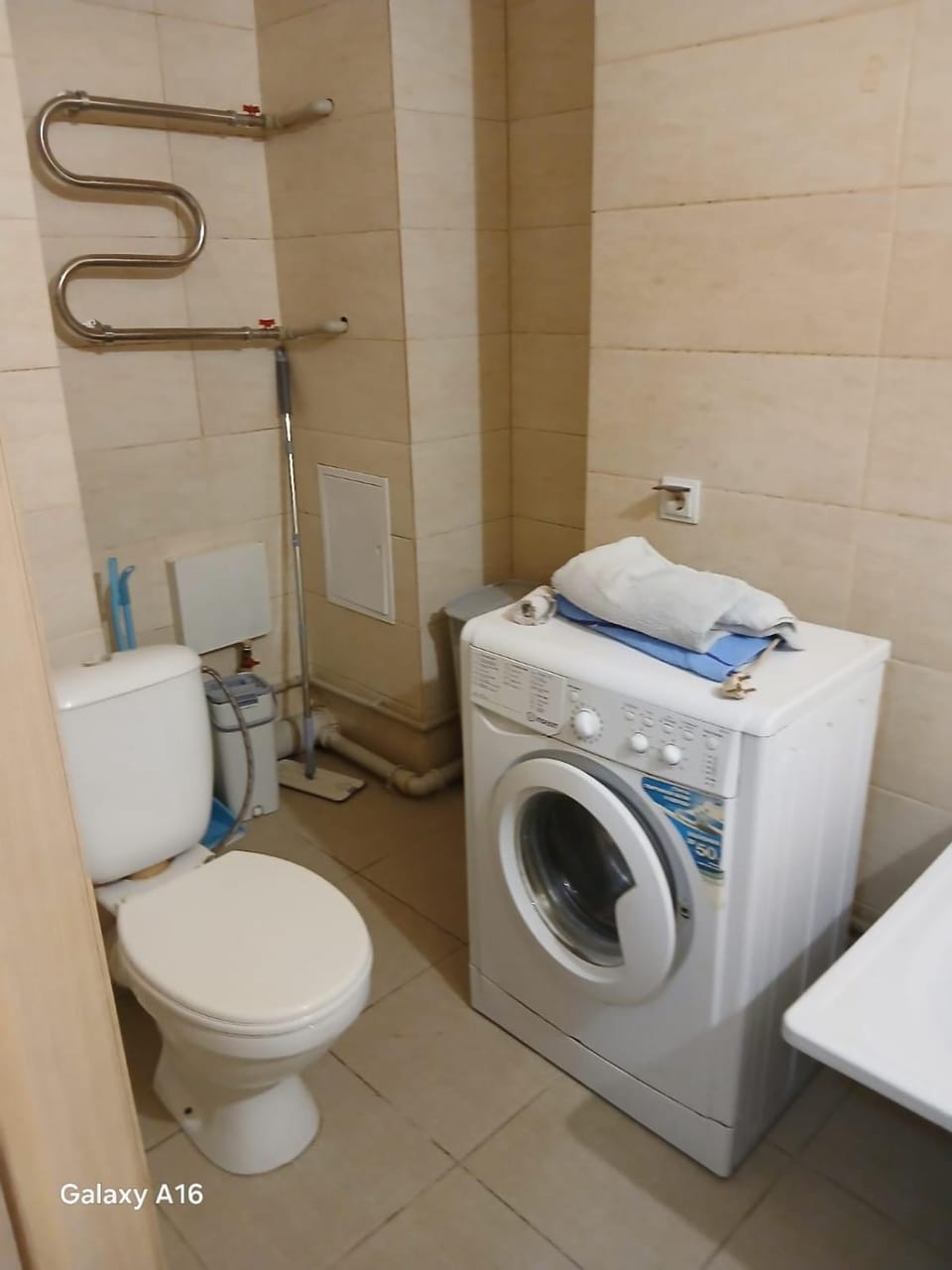 Toilet, Bathroom, towels, washing machine