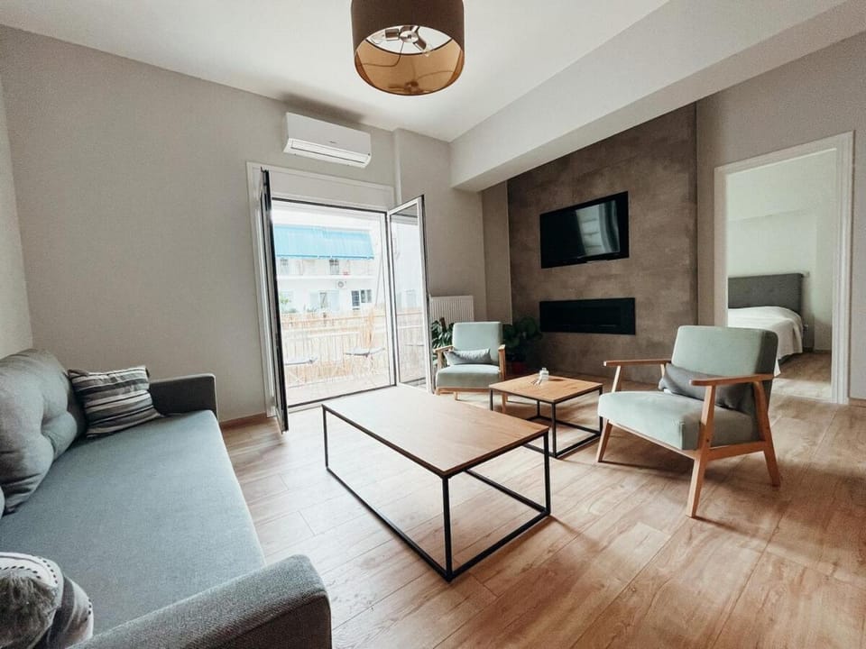 Sunlit luxurious flat at pagrati! Apartment in Athens