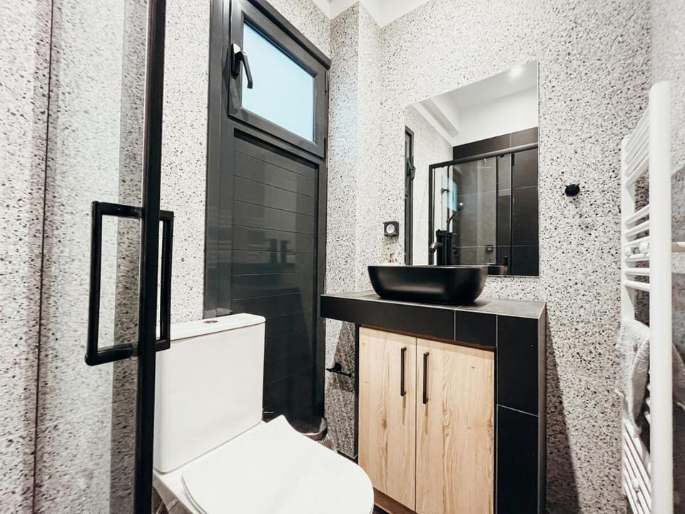Sunlit luxurious flat at pagrati! Apartment in Athens