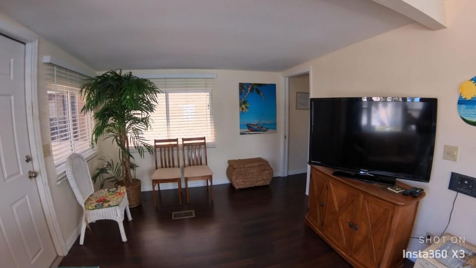 N326 adorable 2 b 2 ba beach bungalow Located on Nettles Island FL House in Hutchinson Island