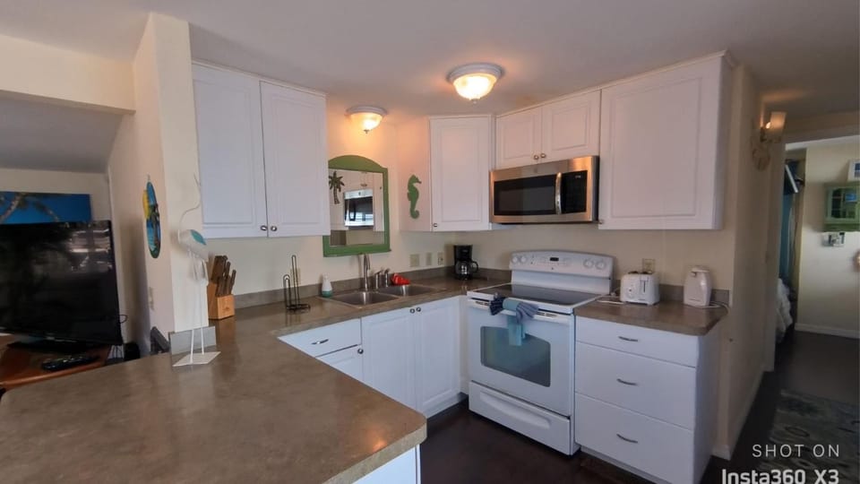 N326 adorable 2 b 2 ba beach bungalow Located on Nettles Island FL House in Hutchinson Island