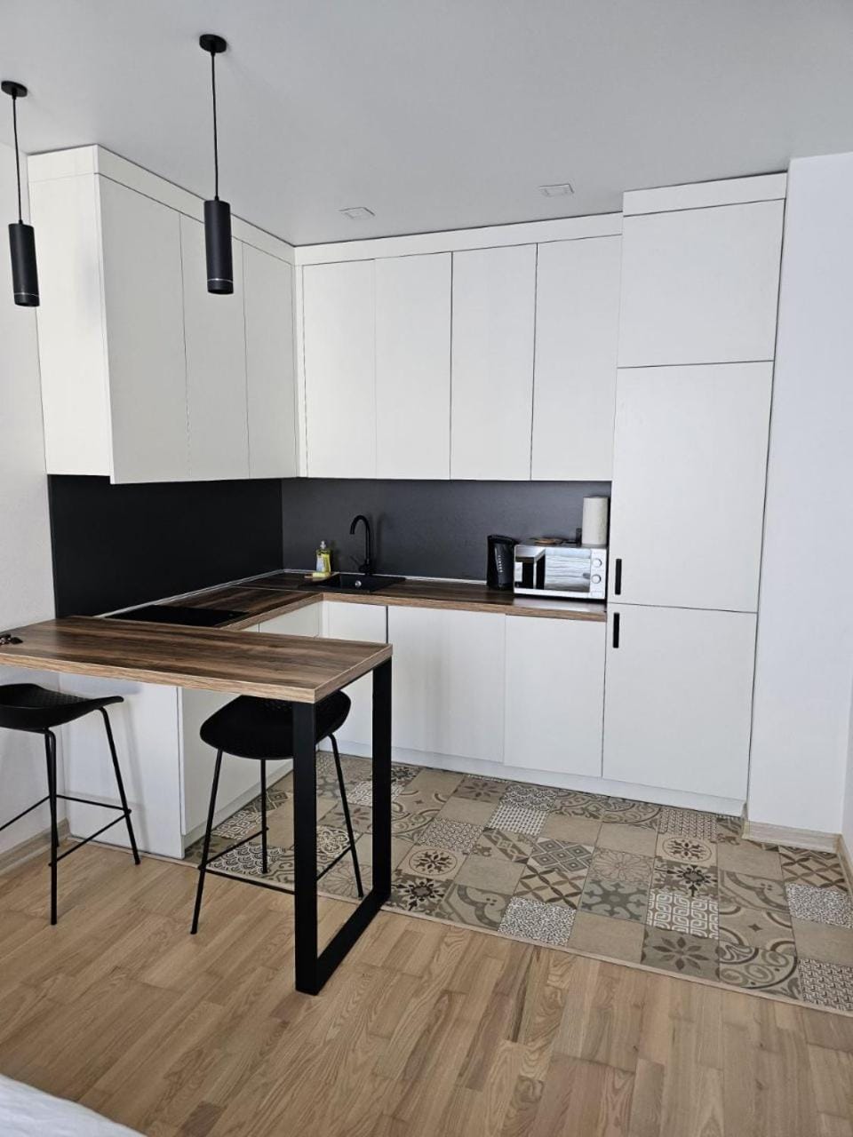 Kitchen or kitchenette, Dining area, stove