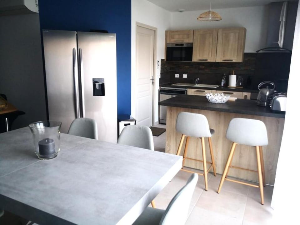 Kitchen or kitchenette, Dining area, dishwasher, oven, stove