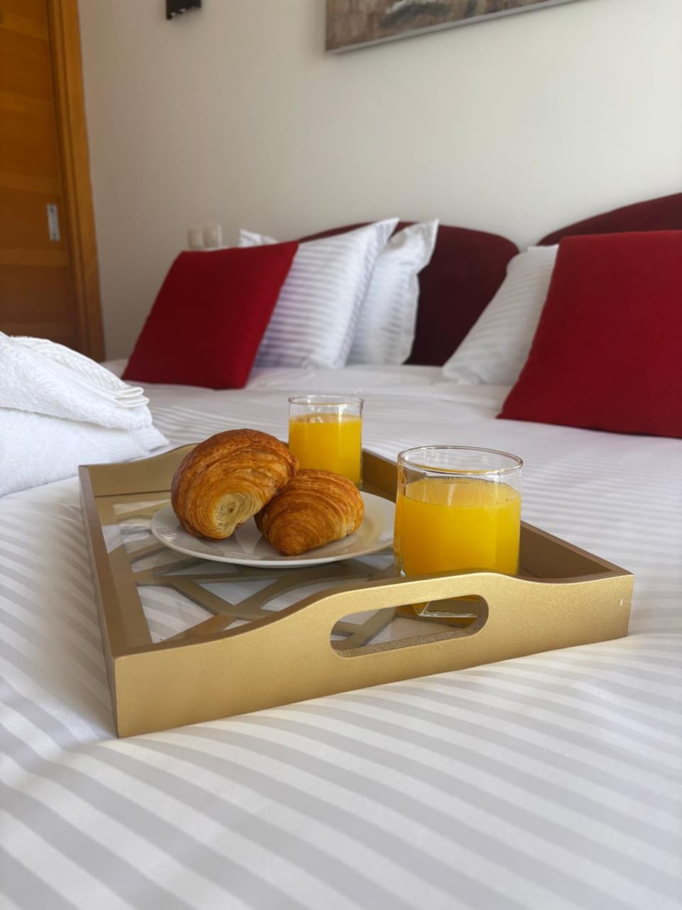 Bed, Bedroom, Continental breakfast