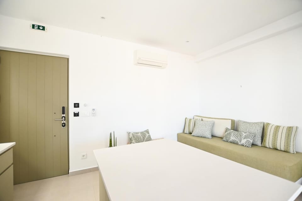 Day, Summer, Living room, Seating area, Time of day, air conditioner