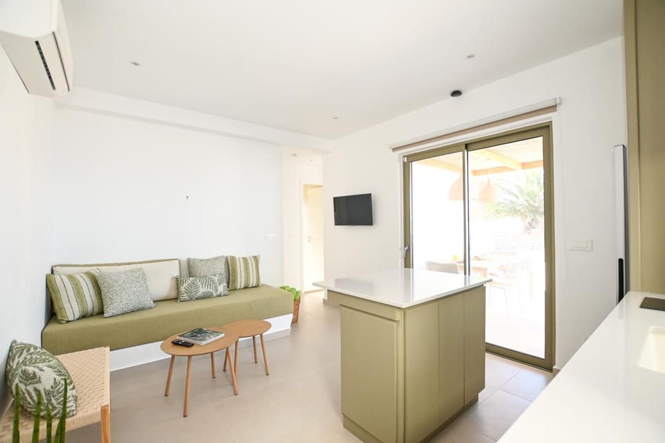 TV and multimedia, View (from property/room), View (from property/room), Kitchen or kitchenette, Living room, Seating area, Sea view, Sea view, air conditioner