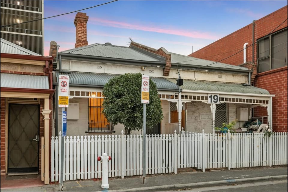Property building, Neighbourhood