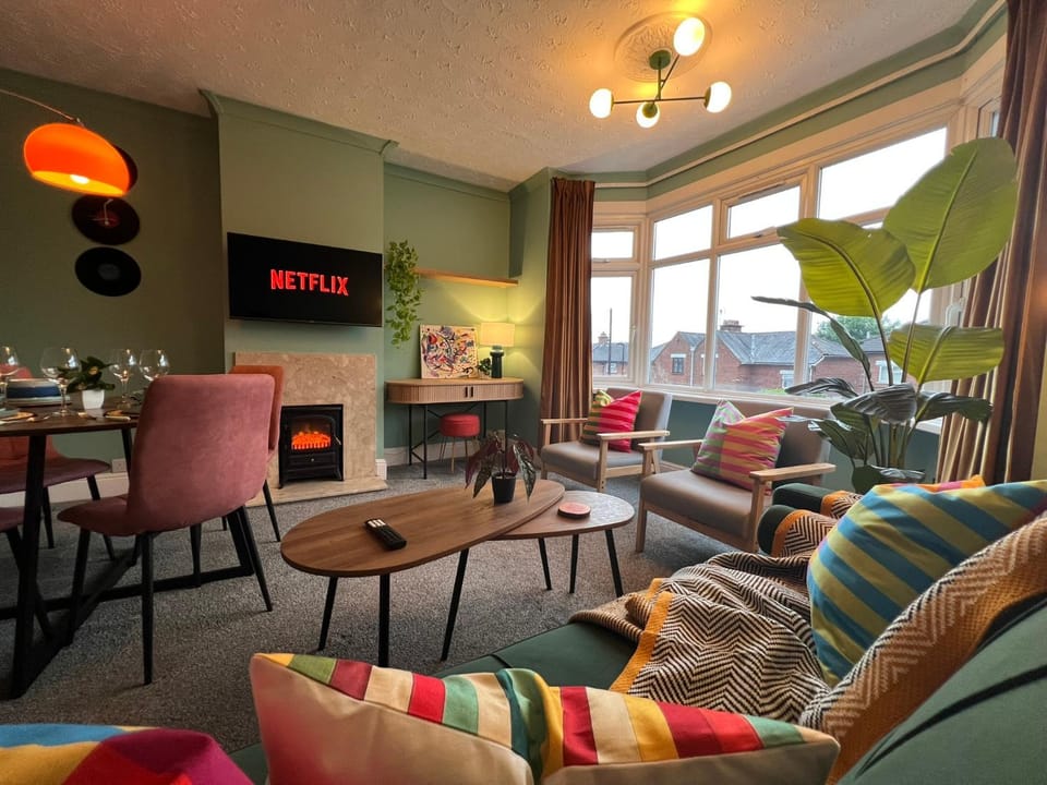 Living room, Seating area, Dining area
