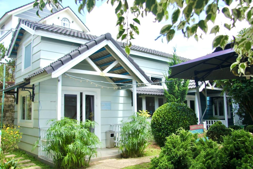 Property building, Day, Garden, Garden view