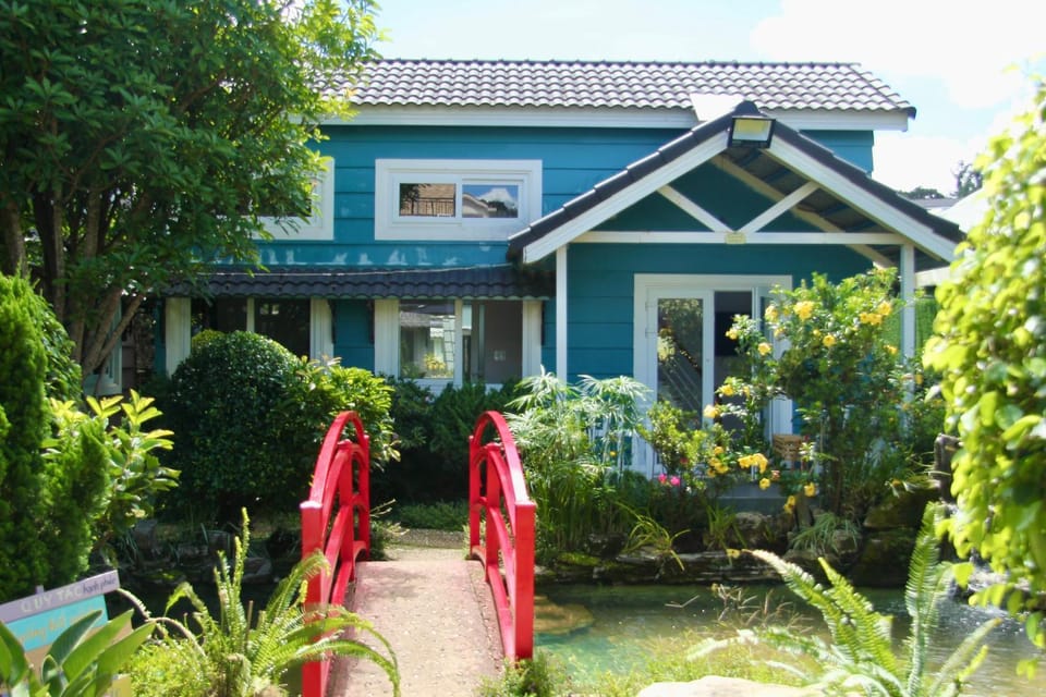 Property building, Day, Garden, Garden view
