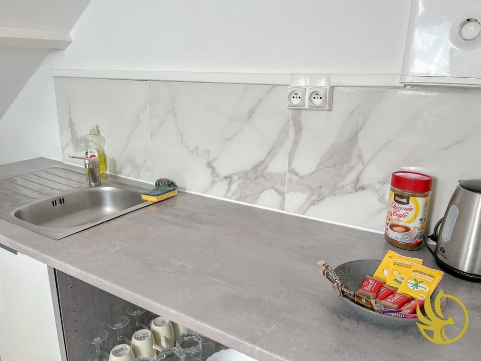 Kitchen or kitchenette, Food and drinks, Food, stove