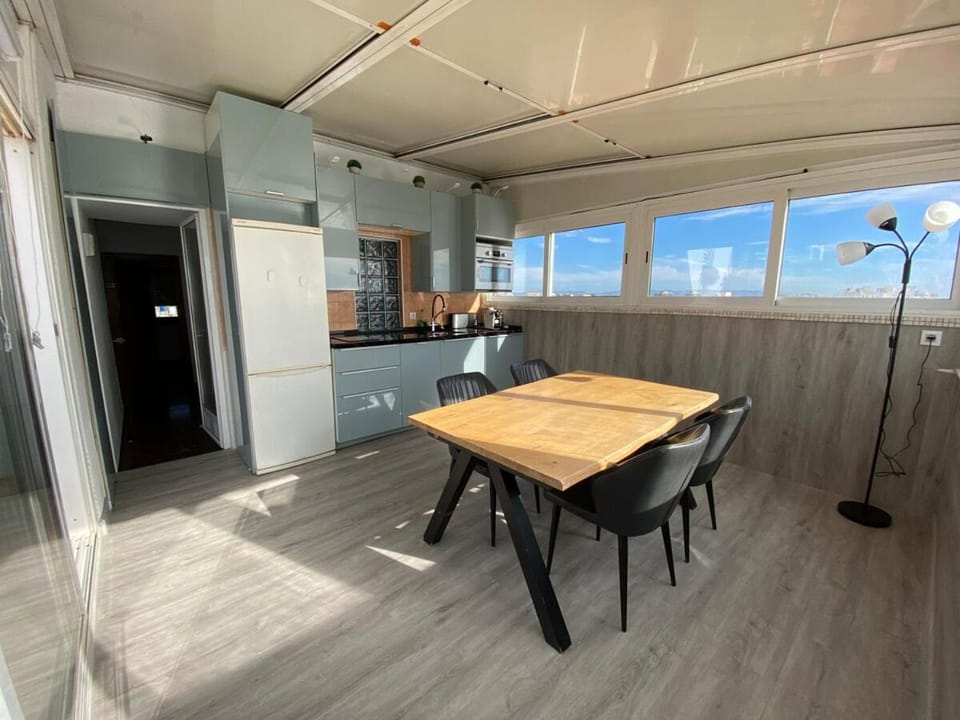 Kitchen or kitchenette, Dining area, stove
